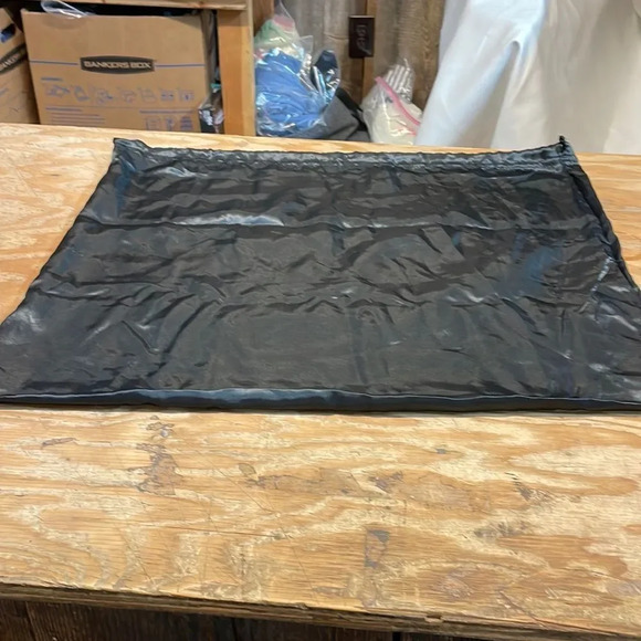 Black purse dust bag. The dust bag feels like satin. - Picture 1 of 4